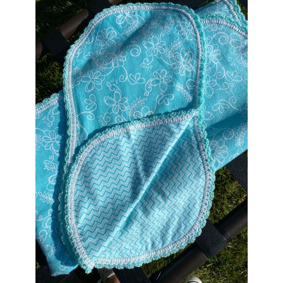 A 3 Piece Blue Flannel Floral Baby Blanket with 2 burb cloths - Picture 6 of 8